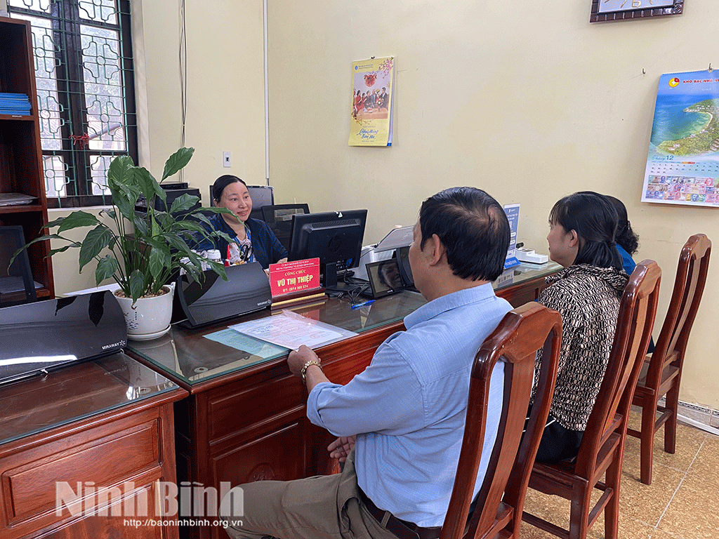 Đẩy mạnh chuyển đổi số trong giải quyết TTHC tại xã Vụ Bản góp phần xây dựng chính quyền số hiện đại, chuyên nghiệp.