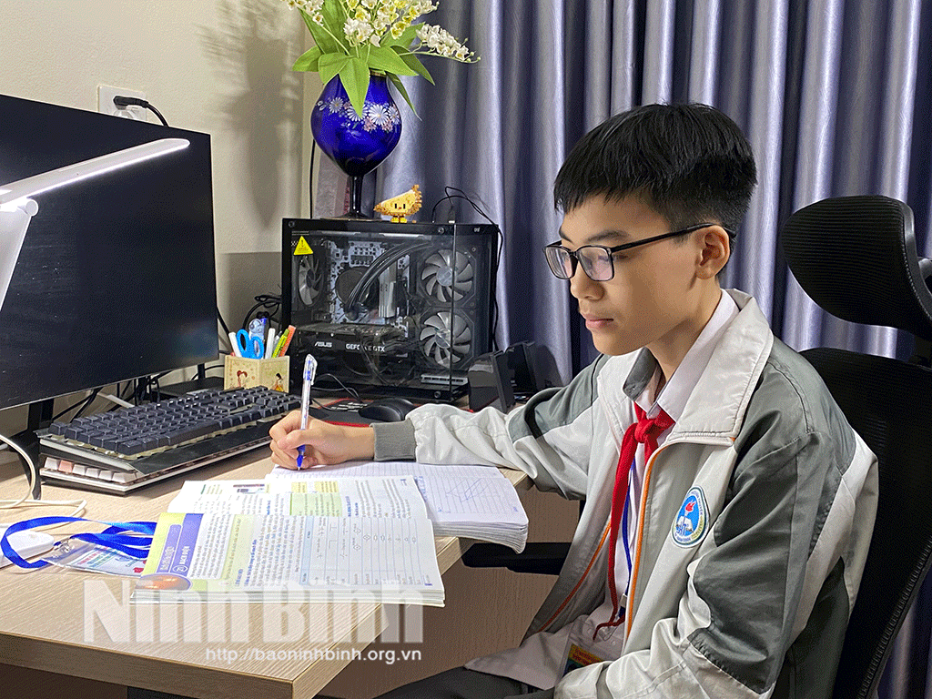 Em Hoàng Khôi Nguyên, học sinh lớp 8A1, Trường THCS Hàn Thuyên vừa đoạt giải Nhất trong Kỳ thi học sinh giỏi THCS cấp tỉnh năm học 2025 - 2026 môn Khoa học Tự nhiên - phân môn Vật Lý lớp 9.