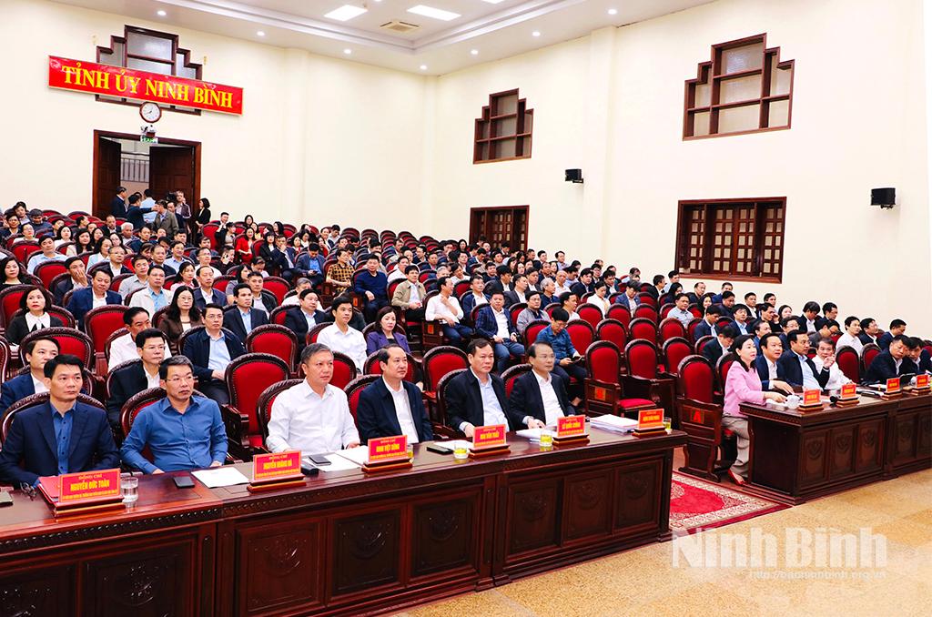 Các đại biểu dự hội nghị tại điểm cầu Tỉnh ủy Ninh Bình.