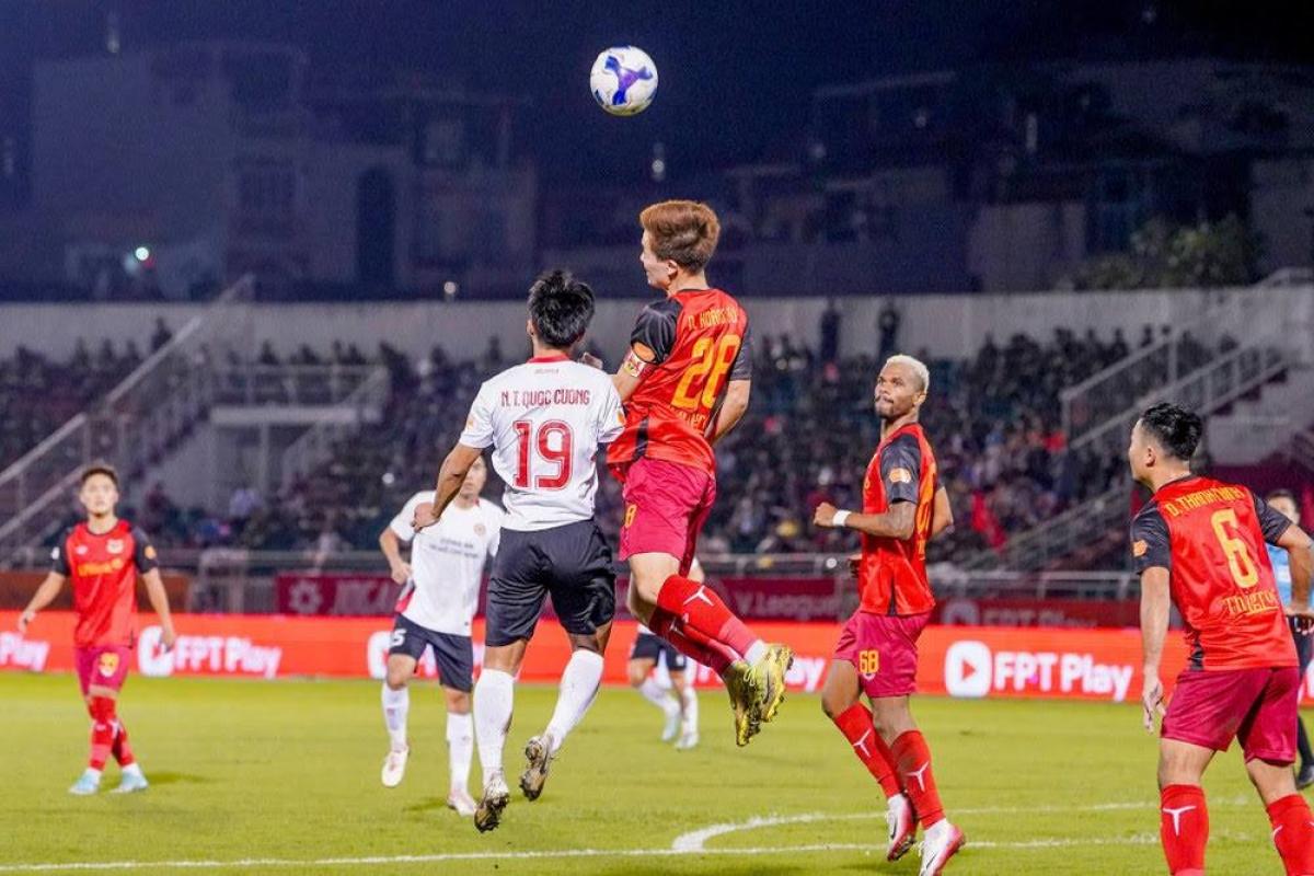 Đội trưởng Hoàng Đức thể hiện ấn tượng trên sân Thống Nhất (Ảnh: Ninh Bình FC)