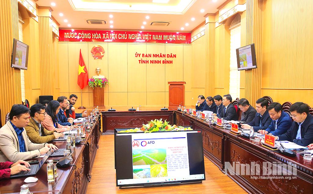 Quang cảnh buổi làm việc.