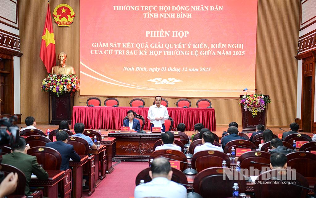 Quang cảnh phiên họp.