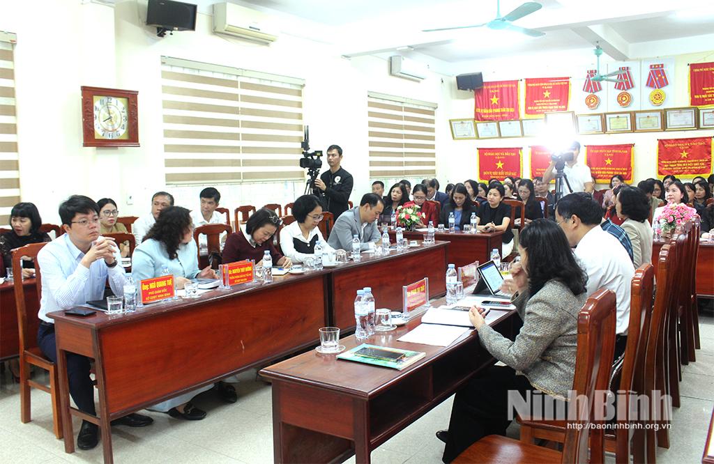 Các đại biểu dự buổi sinh hoạt chuyên môn.