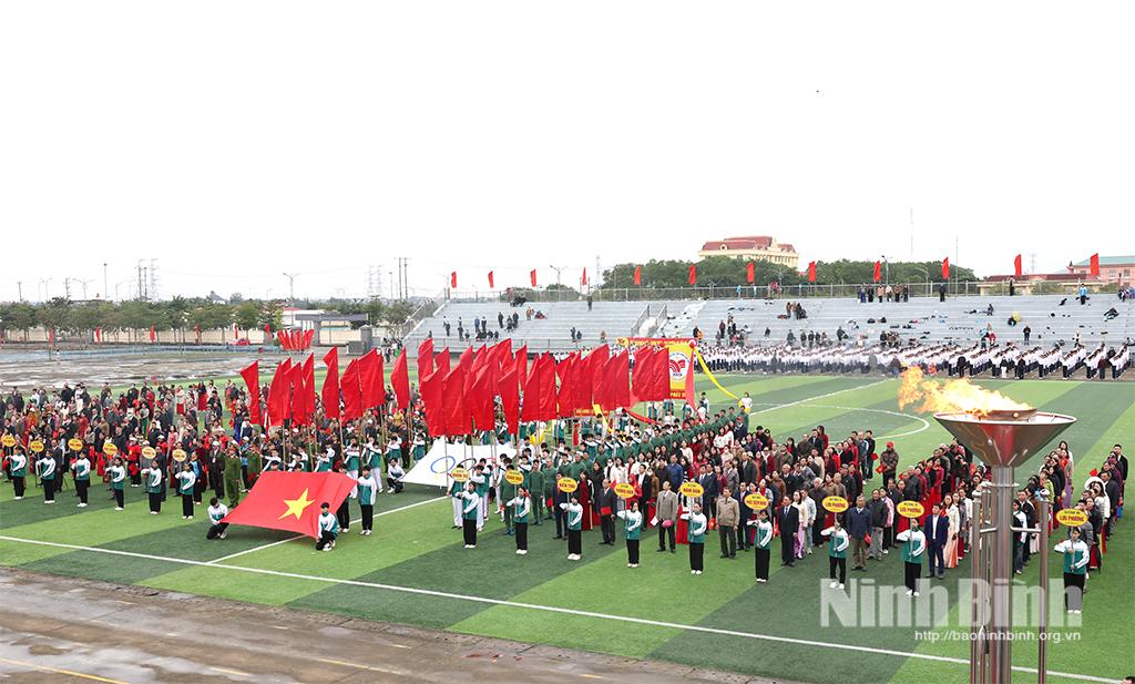 Các Đoàn vận động viên tham dự khai mạc Đại hội.