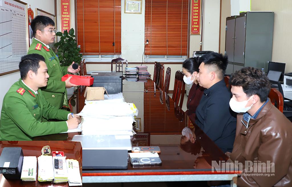 Cơ quan Công an tiến hành các biện pháp điều tra đối với 03 đối tượng.