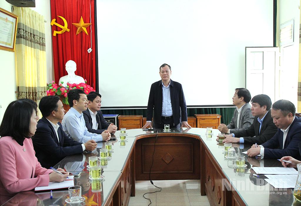 Đồng chí Lê Quốc Chỉnh, Phó Bí thư Tỉnh ủy, Chủ tịch HĐND tỉnh phát biểu kết luận tại phường Hồng Quang.