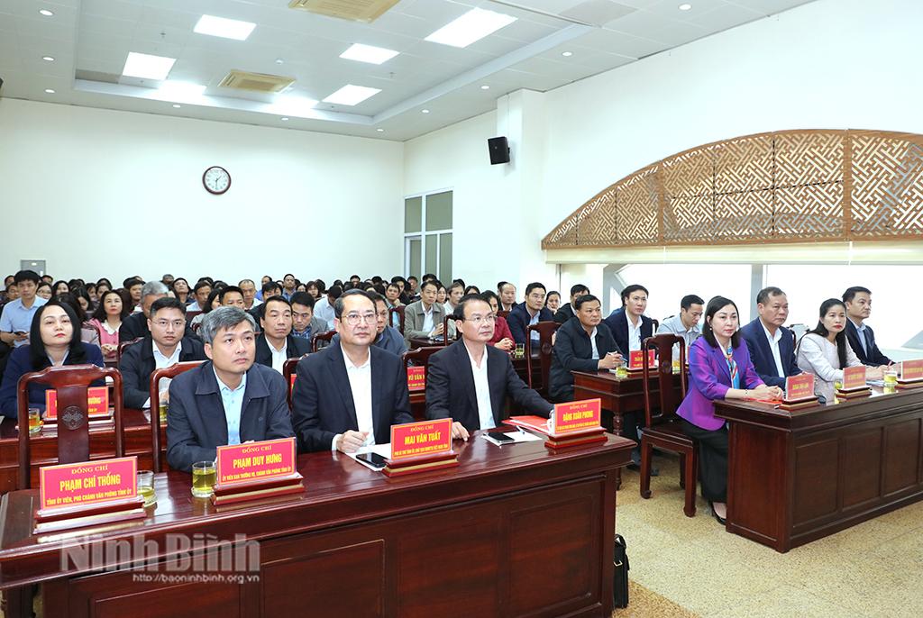 Các đại biểu dự hội nghị.