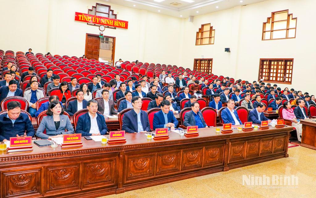 Các đại biểu dự hội nghị tại điểm cầu Tỉnh uỷ Ninh Bình.