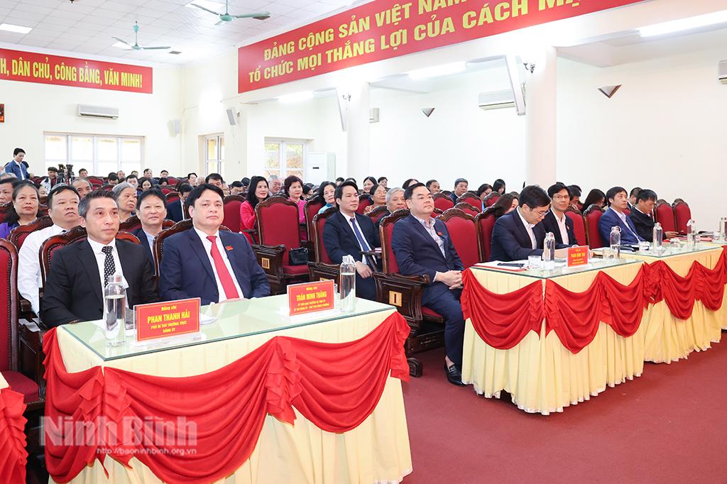 Các đại biểu dự kỳ họp.