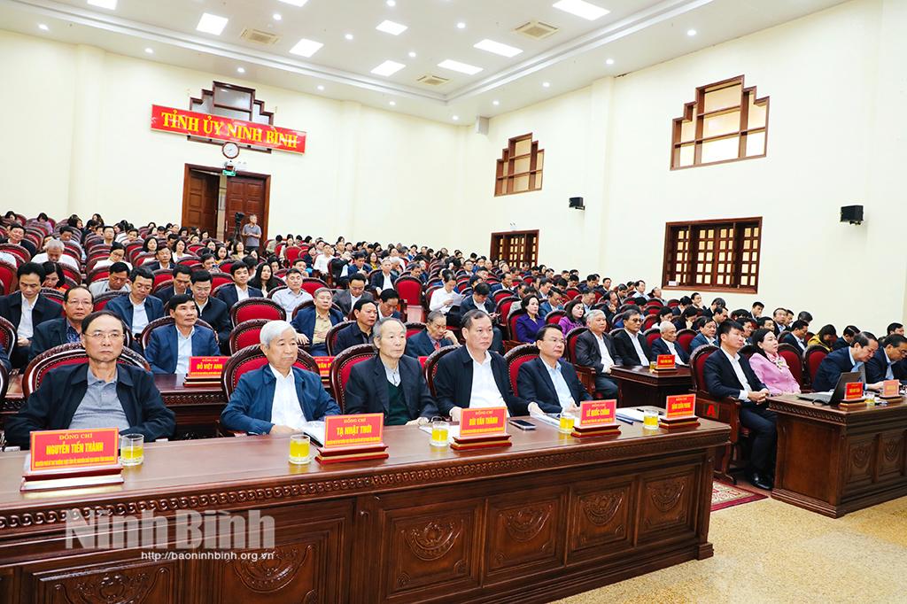 Các đại biểu dự hội nghị tại điểm cầu Ninh Bình.