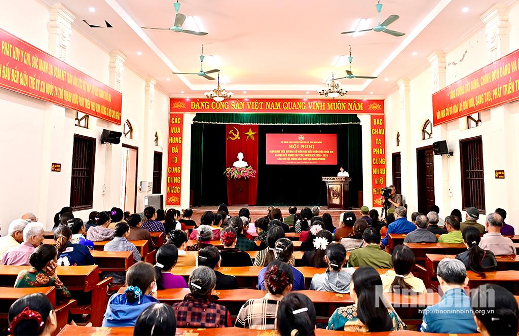 Quang cảnh hội nghị tại Nhà văn hóa phường Ninh Phong (cũ).