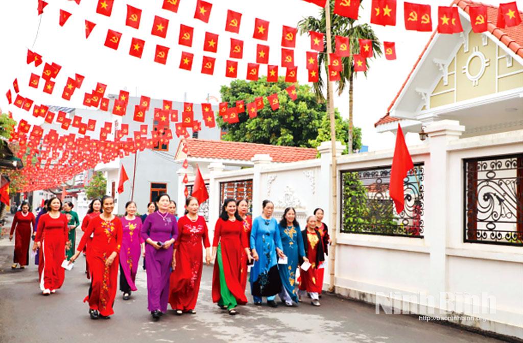 Cử tri phố Trung Thành Ninh Khánh, phường Hoa Lư tham gia bầu cử ngày 15/3/2026. Ảnh: Đức Lam