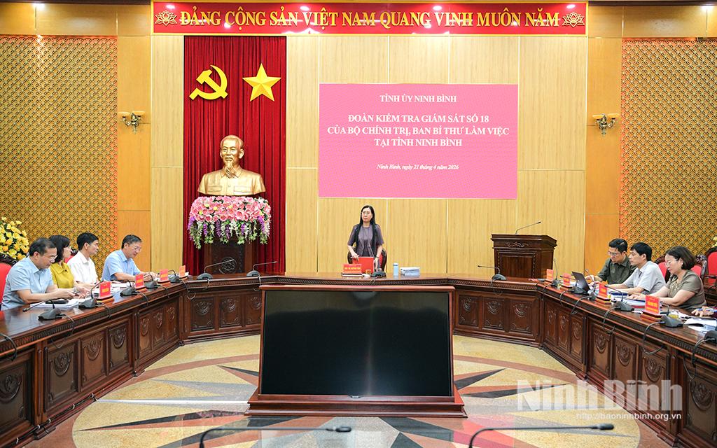 Quang cảnh buổi làm việc.