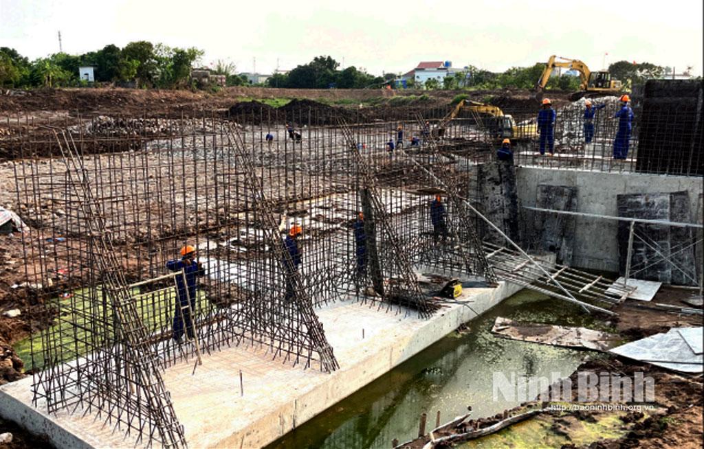 Cống Cồn Tư, xã Giao Hòa đang được đơn vị thi công triển khai tích cực, bảo đảm tiến độ theo kế hoạch.