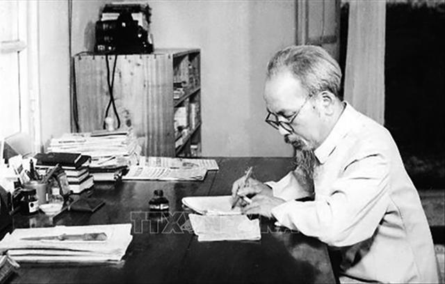 Bác phải làm việc nhiều, thì Miền Nam mau thống nhất