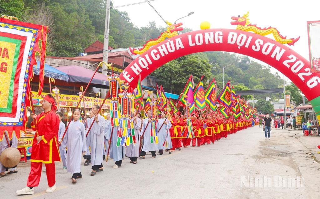 Đoàn rước nước tại Lễ hội chùa Long Đọi Sơn năm 2026.