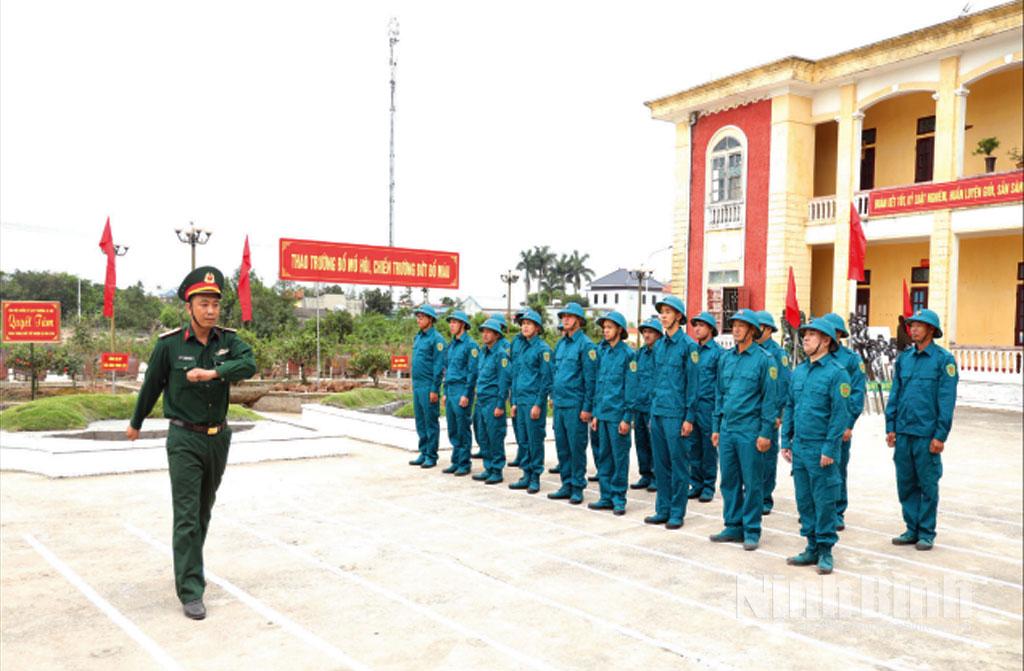 Ban CHQS phường Vị Khê tổ chức huấn luyện, rèn luyện kỷ luật, tác phong chính quy cho lực lượng dân quân tự vệ.