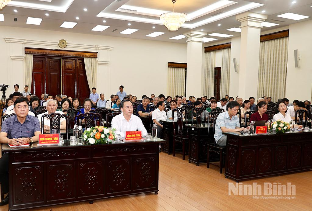 Các đại biểu dự hội nghị.