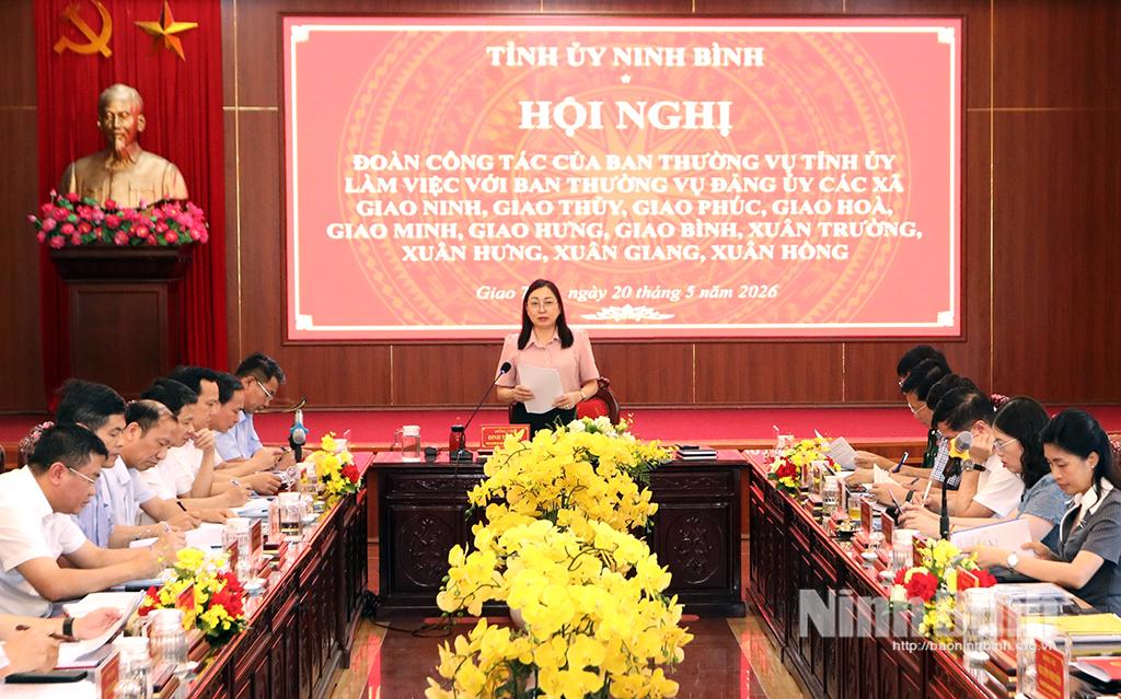 Đồng chí Đinh Thị Lụa, Phó Bí thư Tỉnh ủy, Chủ tịch Ủy ban MTTQ Việt Nam tỉnh chủ trì buổi làm việc.