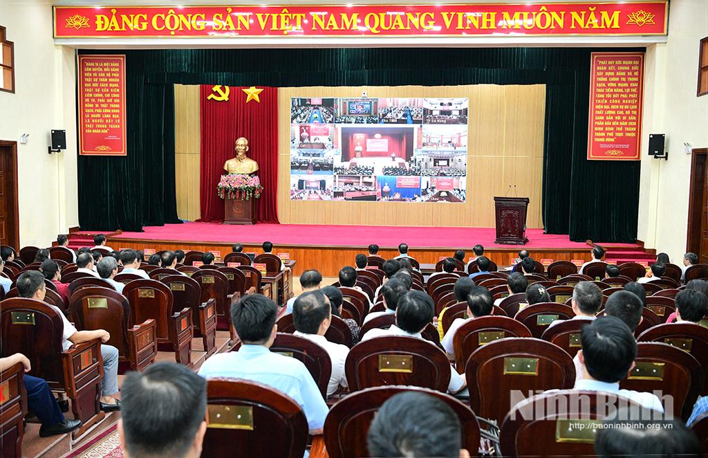 Quang cảnh lớp bồi dưỡng tại điểm cầu Tỉnh ủy Ninh Bình.