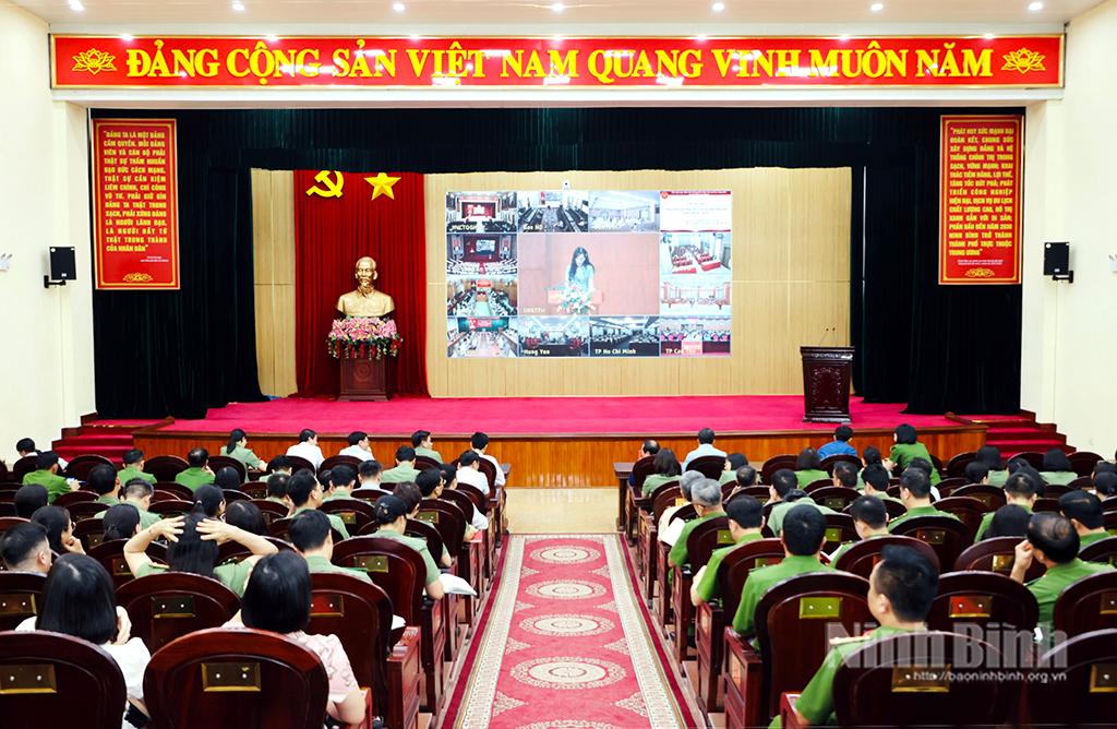 Quang cảnh hội nghị tại điểm cầu Tỉnh ủy Ninh Bình.