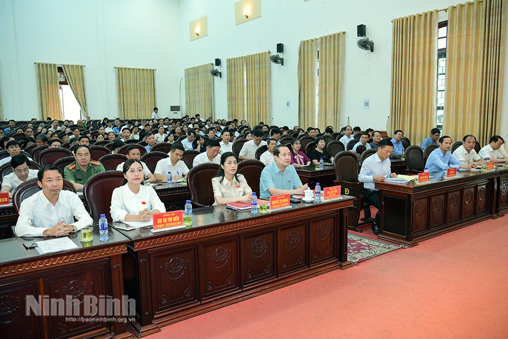 Các đại biểu Tổ số 2 HĐND tỉnh và các đại biểu dự hội nghị tiếp xúc cử tri.