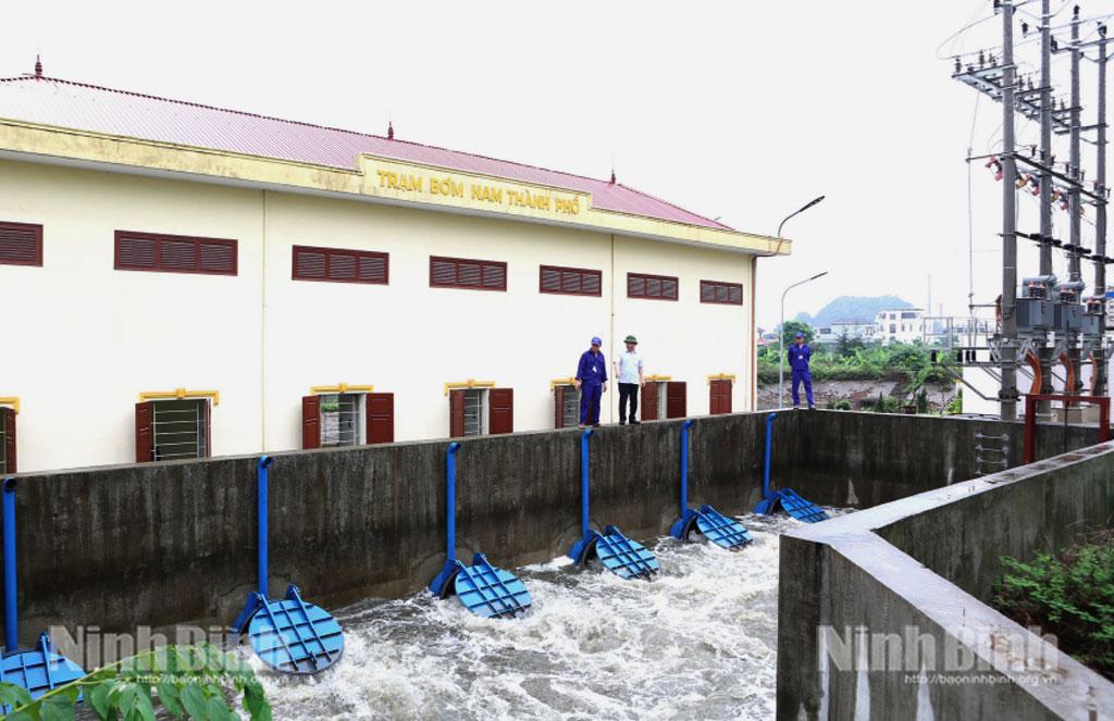 Trạm bơm Nam Thành Phố (Công ty TNHH một thành viên KTCTTL tỉnh Ninh Bình) sẵn sàng phục vụ tiêu úng mùa mưa bão năm 2026.