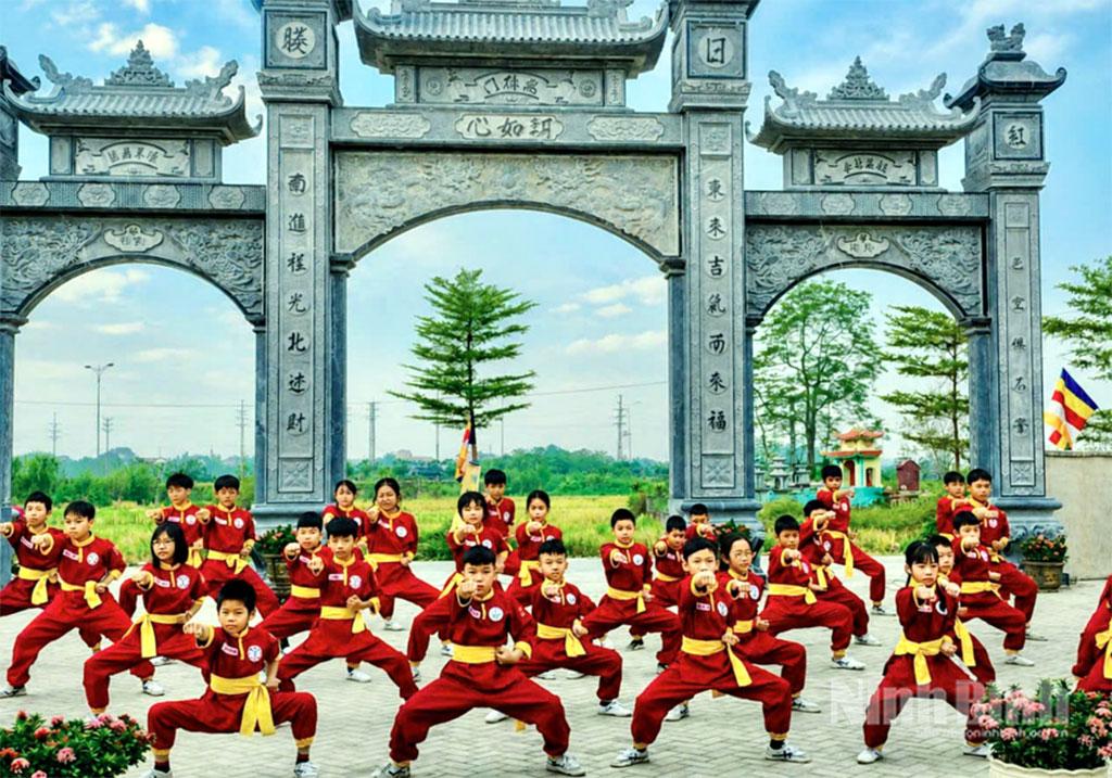 Chương trình biểu diễn võ cổ truyền của các võ sinh Võ đường Hòa Anh Bình Lục (xã Bình Mỹ).