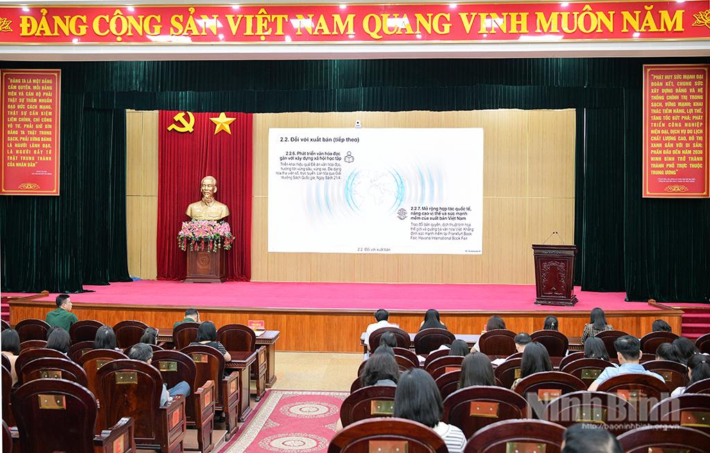 Quang cảnh hội nghị tại điểm cầu Tỉnh ủy Ninh Bình.