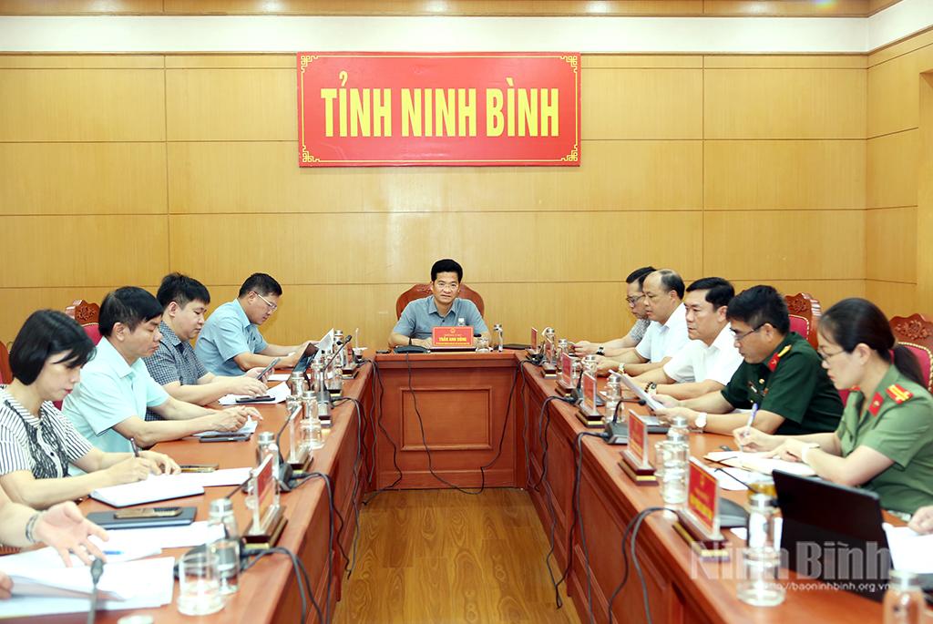 Quang cảnh hội nghị trực tuyến tại điểm cầu UBND tỉnh Ninh Bình.