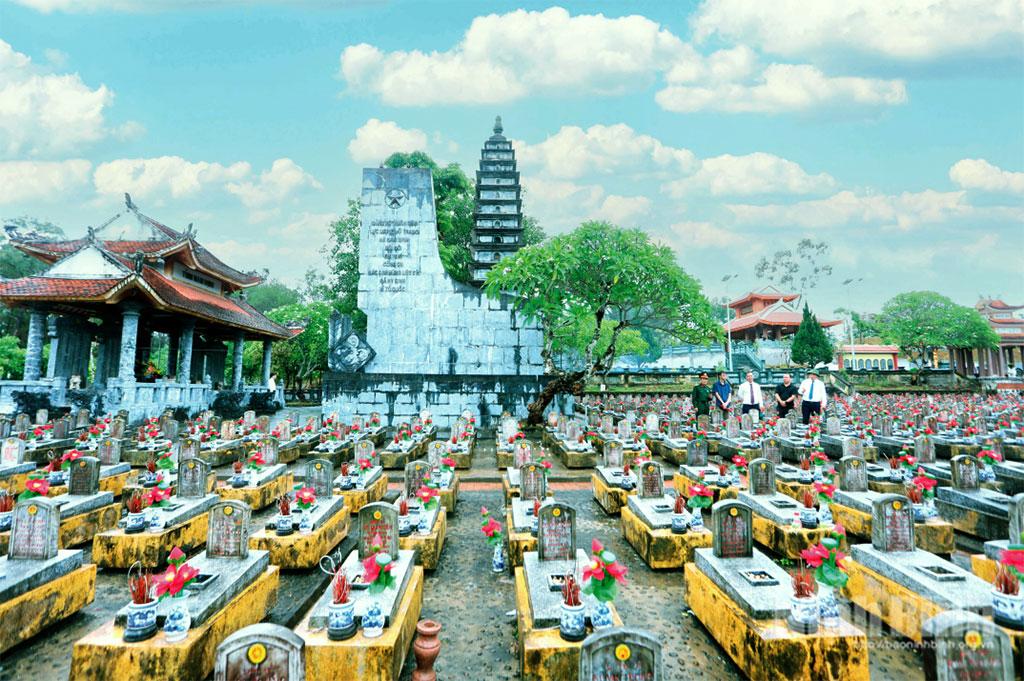 Khu mộ liệt sĩ người con quê hương Ninh Bình tại Nghĩa trang Liệt sĩ quốc gia Trường Sơn, tỉnh Quảng Trị.