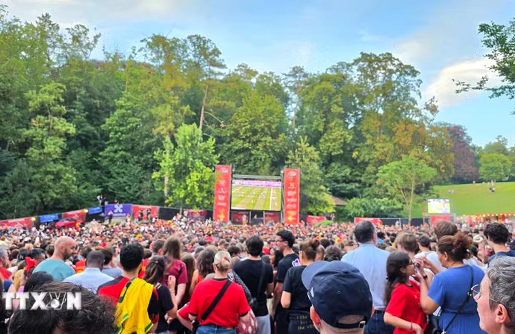 Một khu fanzone để theo dõi trận đấu tại World Cup. (Ảnh: Lan Anh/TTXVN)