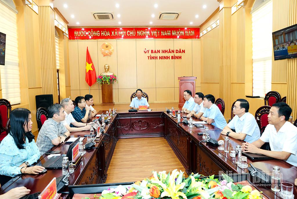 Quang cảnh hội nghị trực tuyến tại điểm cầu UBND tỉnh Ninh Bình.