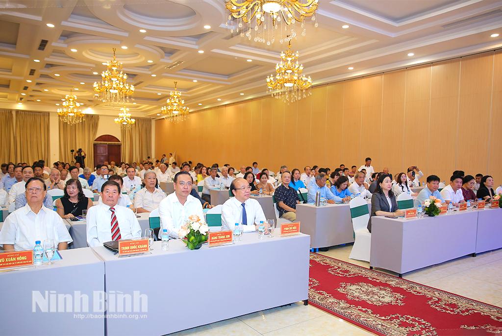Các đại biểu dự hội nghị.