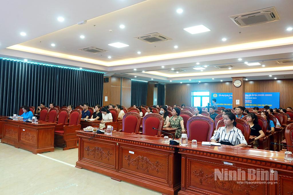 Các đại biểu dự hội nghị.