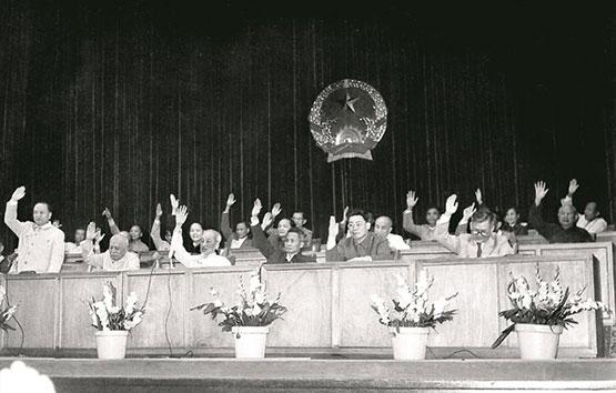 Quốc hội khóa III thông qua Lời kêu gọi Quốc hội các nước ủng hộ nhân dân Việt Nam chống Mỹ xâm lược tại kỳ họp thứ 2, tháng 4-1965. Ảnh: TƯ LIỆU