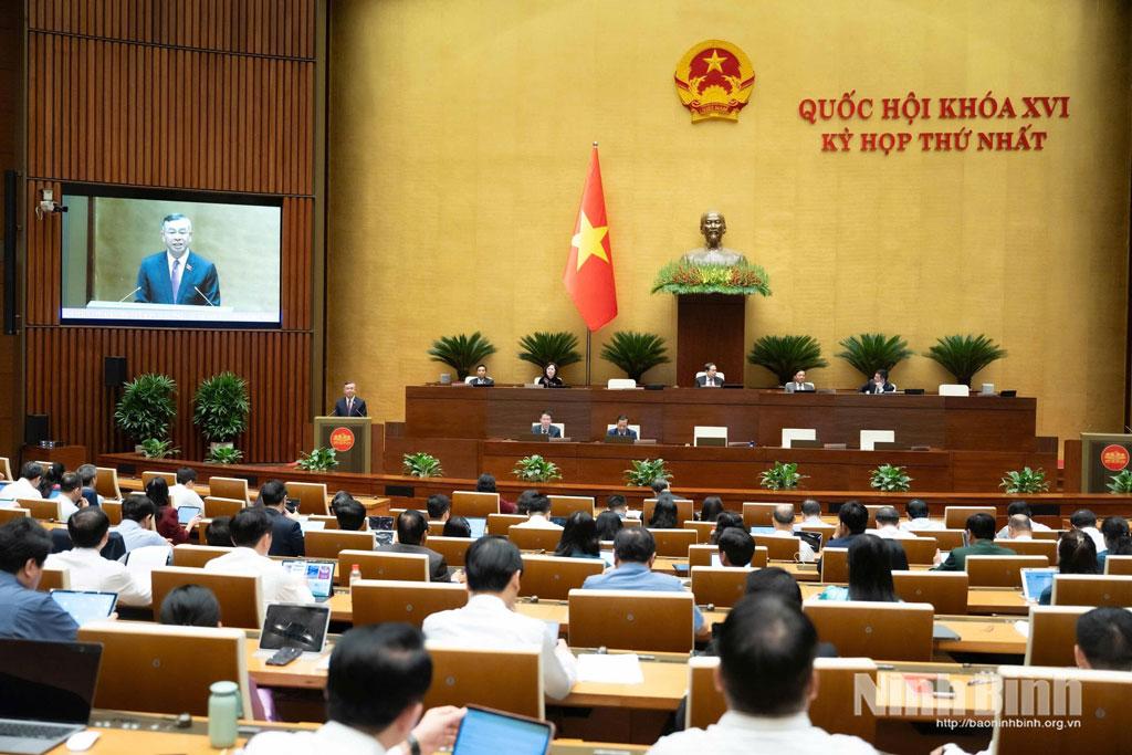 Quang cảnh phiên họp sáng 21/4.