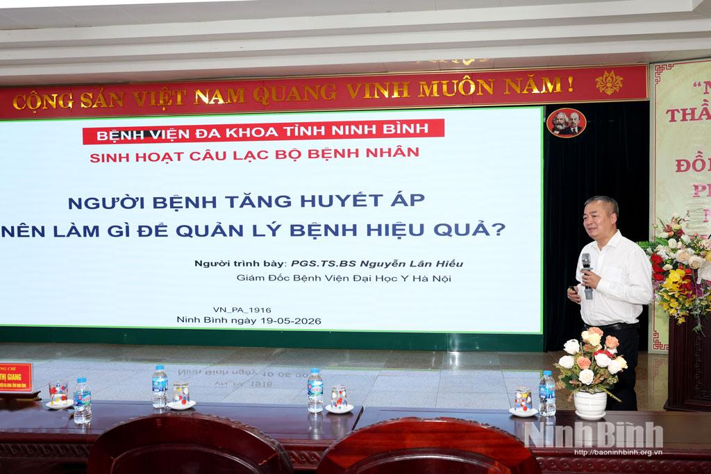 PGS.TS.BS Nguyễn Lân Hiếu, Giám đốc Bệnh viện Đại học Y Hà Nội hướng dẫn người bệnh tăng huyết áp quản lý bệnh hiệu quả.