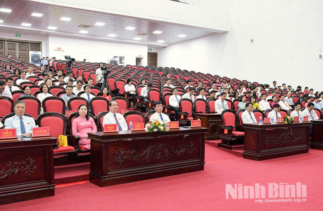 Các đại biểu dự phiên bế mạc Kỳ họp.