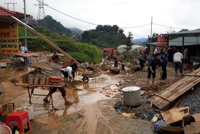 Mưa lũ gây sạt lở một số tuyến đường tại Sa Pa, tỉnh Lào Cai. (Ảnh: Báo Quân đội nhân dân)