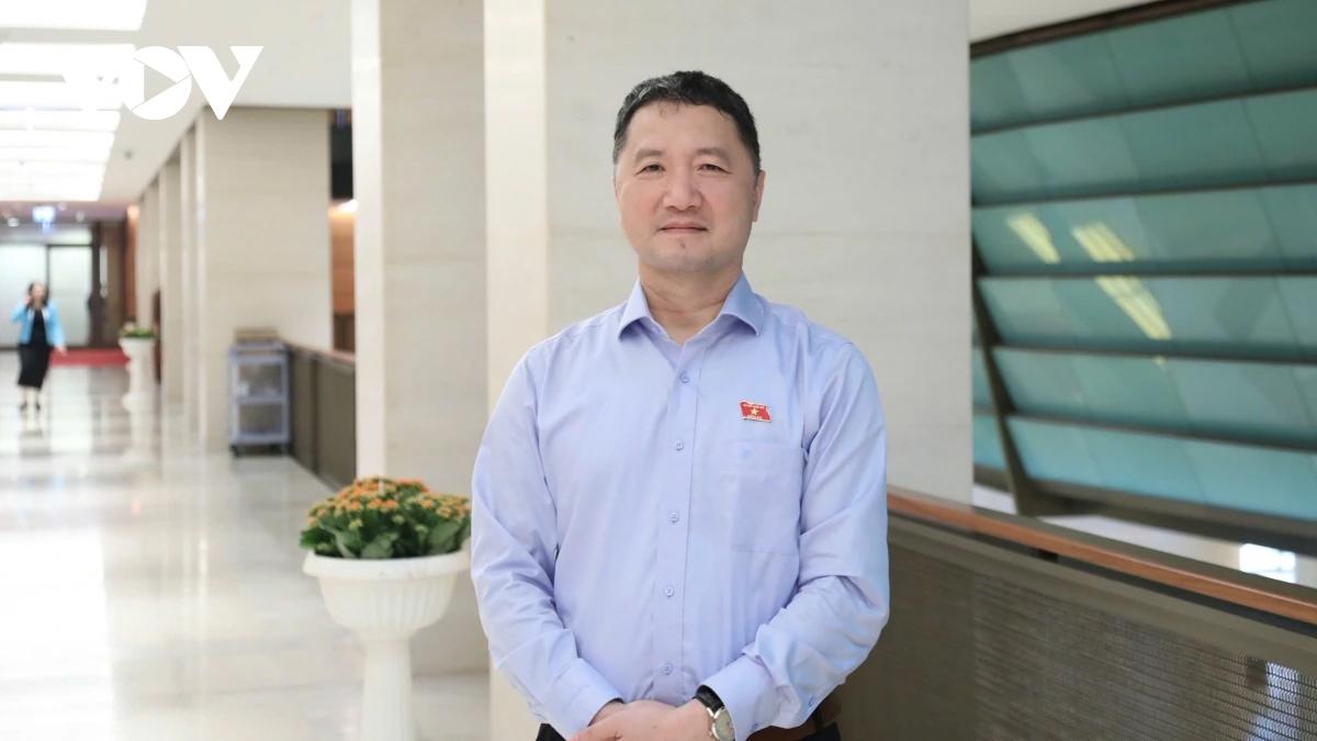 Đại biểu Quốc hội Bùi Văn Mạnh, Giám đốc Sở Du lịch tỉnh Ninh Bình.