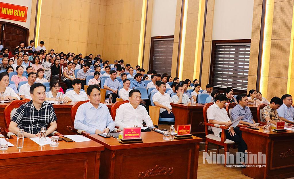 Các đại biểu dự hội nghị tại điểm cầu Ninh Bình