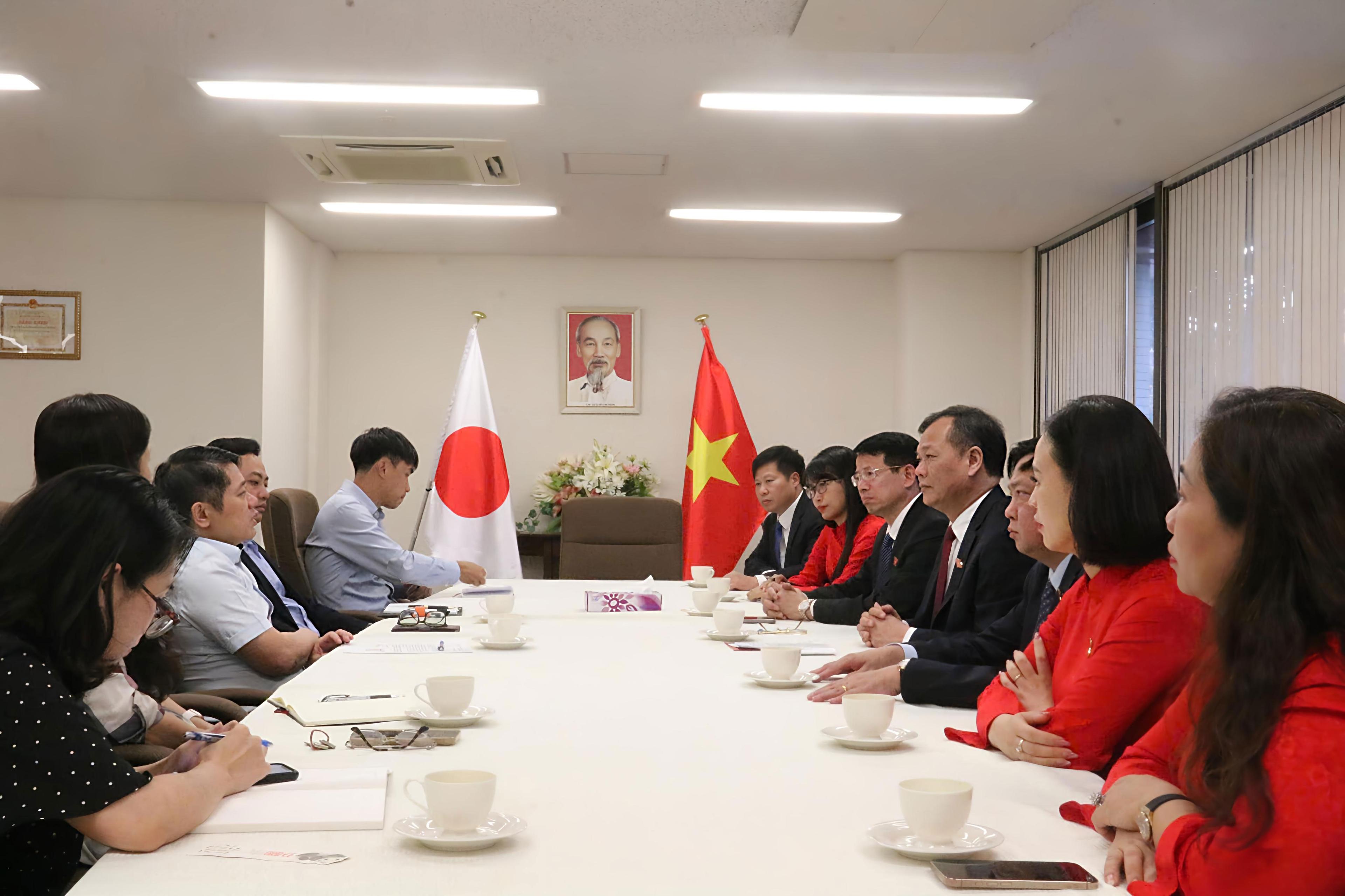 Đoàn công tác làm việc với Tổng Lãnh sự quán Việt Nam tại Osaka, Nhật Bản.
