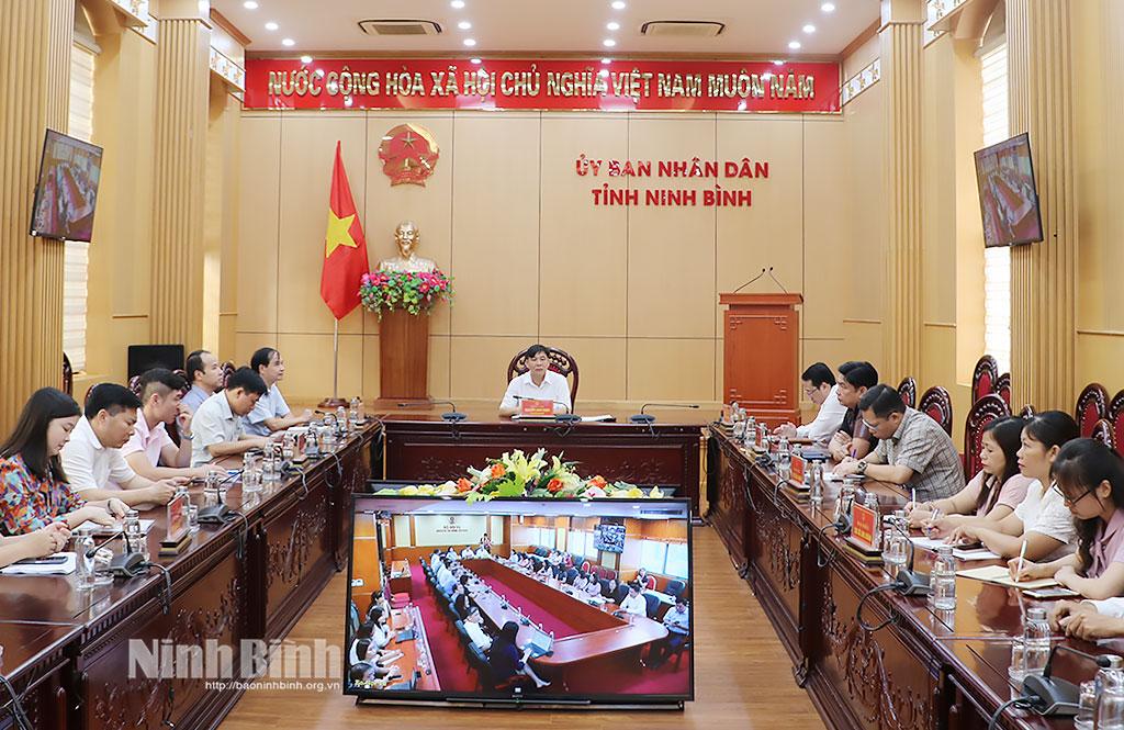 Các đại biểu dự hội nghị tại điểm cầu Ninh Bình.