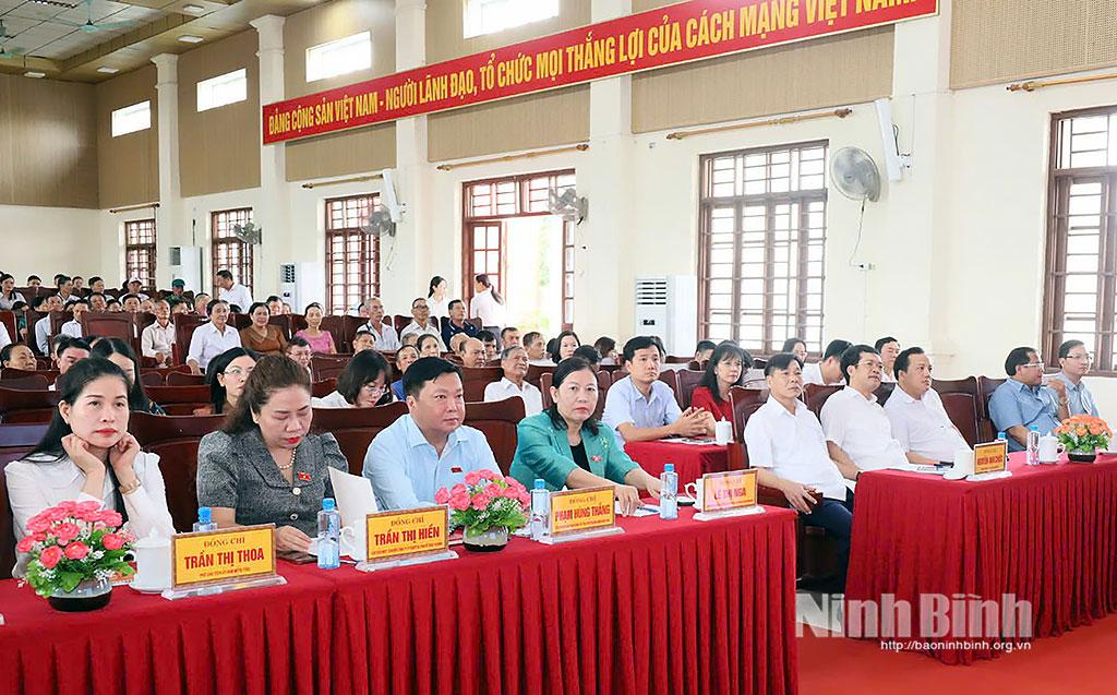 Các đại biểu dự tiếp xúc cử tri tại xã Thanh Liêm.