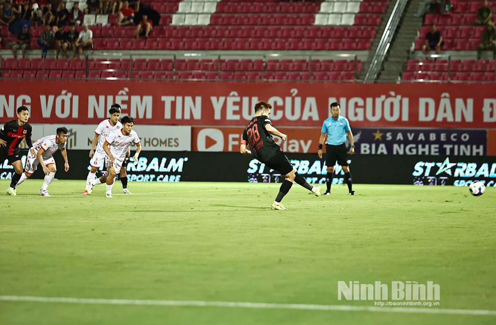 Trận đấu giữa Ninh Bình FC- Hải Phòng tối 28/9. (Ảnh: CLB cung cấp).