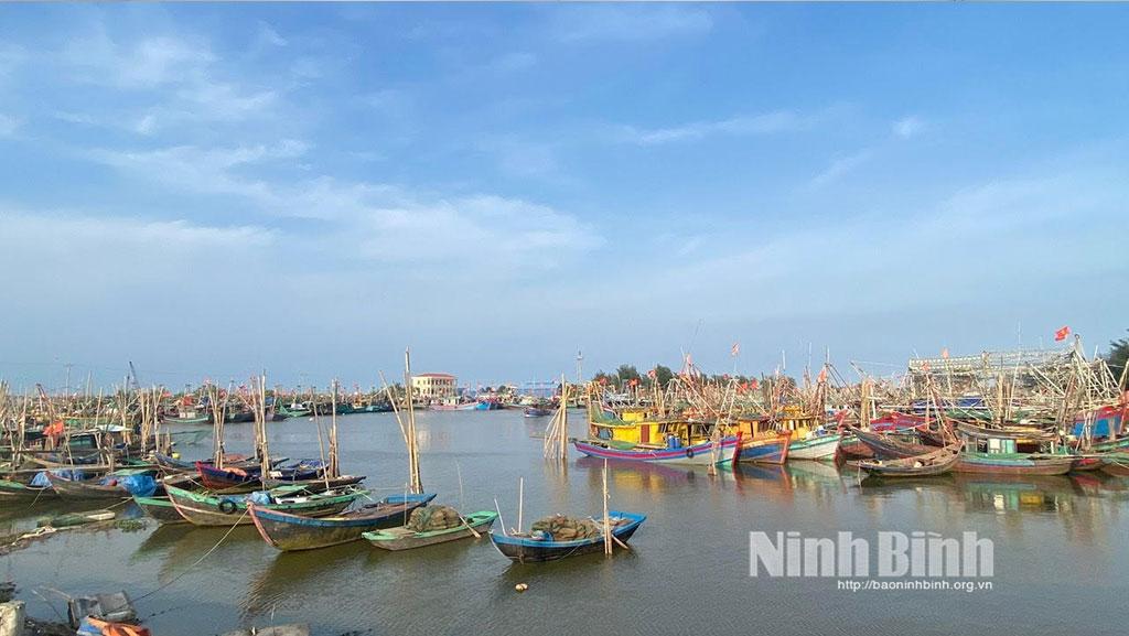 Âu tàu cống Quần Vinh 1, xã Rạng Đông - nơi tránh trú bão của tàu thuyền. Ảnh: PV