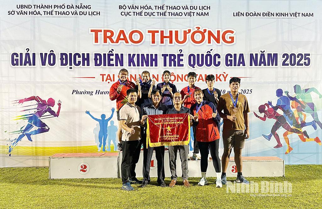 Đoàn Ninh Bình giành cờ Nhất toàn đoàn tại Giải vô địch điền kinh trẻ quốc gia 2025.