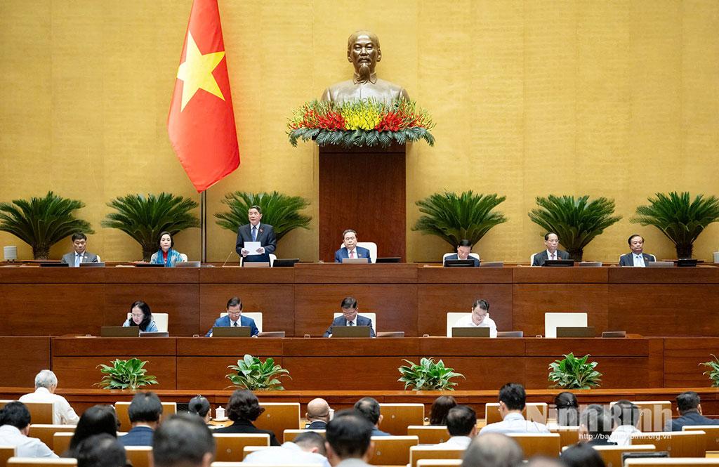 Quang cảnh phiên thảo luận tại Hội trường Diên Hồng chiều 30/10.