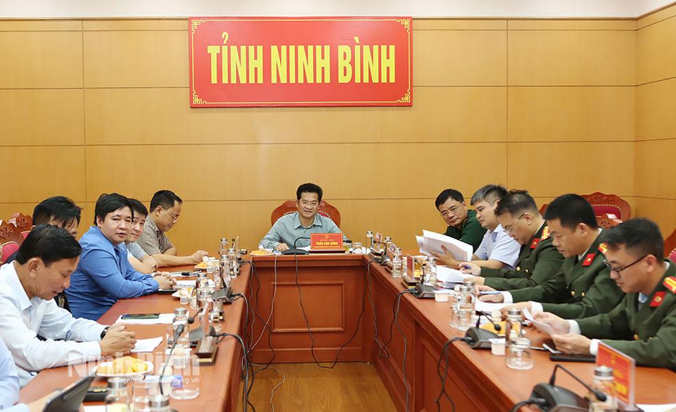 Các đại biểu dự hội nghị tại điểm cầu Ninh Bình.